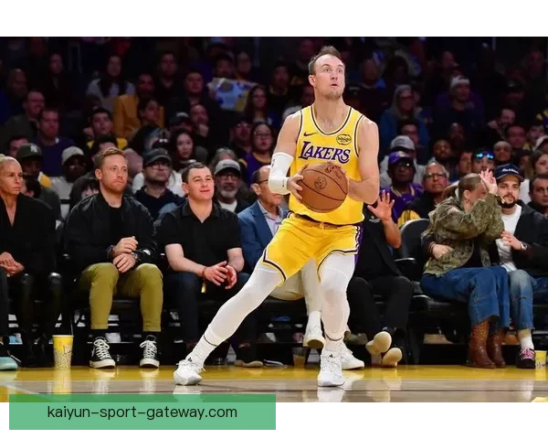 肯纳德谈绝杀时刻：勒布朗吸引双人防守 斯马特妙传助我命中关键三分