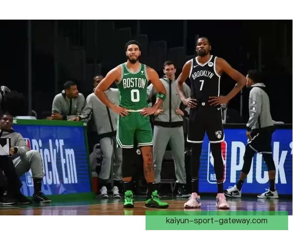 塔图姆向裁判索要技术犯规仍被判罚他逐渐找回比赛手感